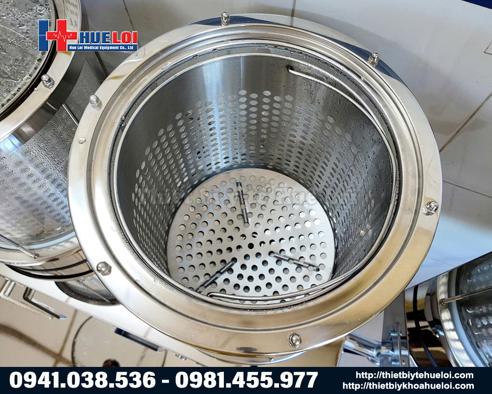 Bên trong nồi đun máy sắc và đóng gói thuốc đông y 3 nồi