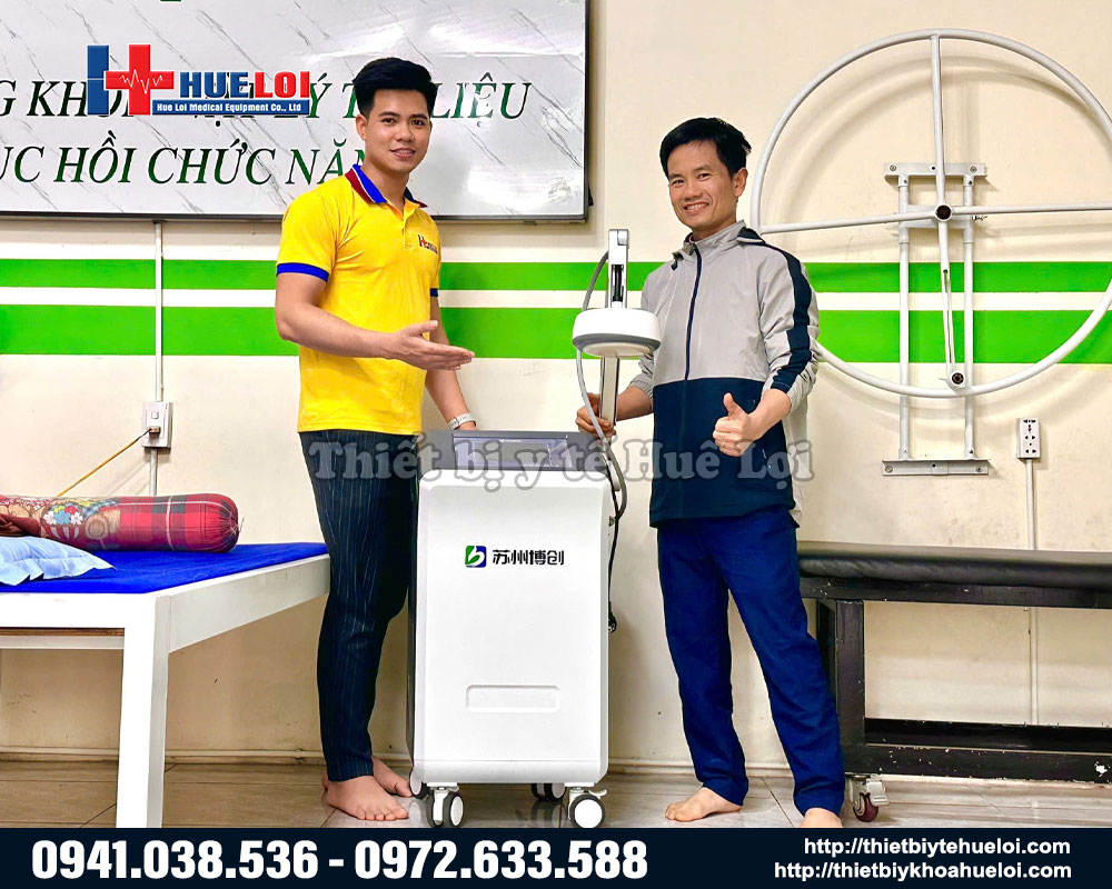 B&agrave;n giao m&aacute;y vi s&oacute;ng trị liệu AMT-B1 cho ph&ograve;ng kh&aacute;m tại H&agrave; Nội