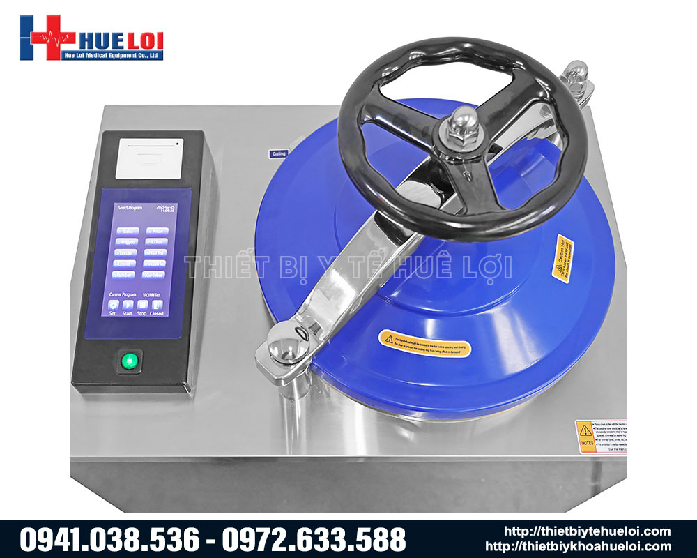 Thao t&aacute;c mở cửa tay quay v&ocirc; lăng nhẹ nh&agrave;ng