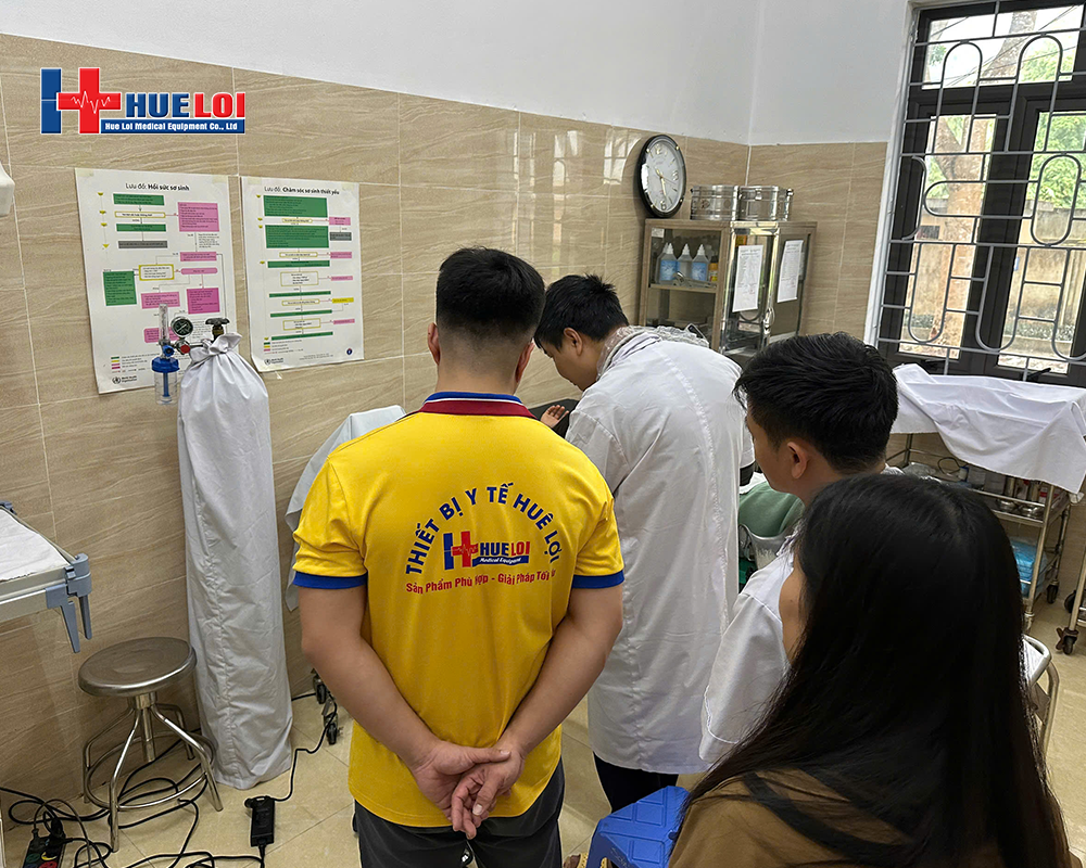 Bàn giao máy siêu âm trong dự án của Liên Hợp Quốc